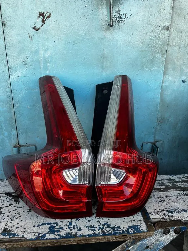 Honda CRV 2017 2018 2019 Tail Light Pair · Photo 1