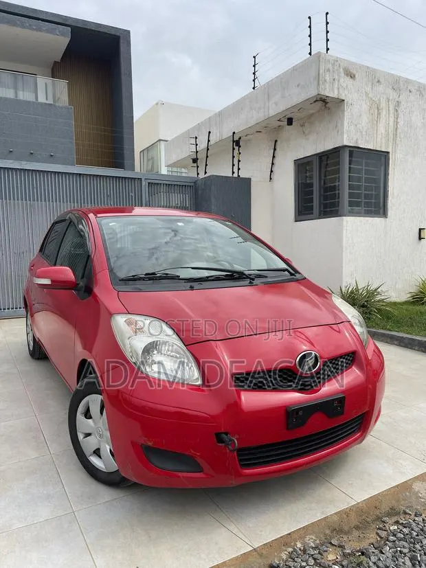 Toyota Vitz 2010 Red · Photo 1