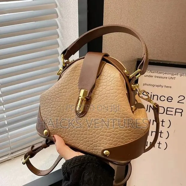Classy Gerniew Ladies Bags · Photo 1