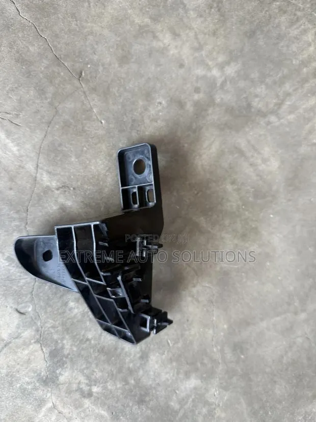 OEM 2020 2021 TOYOTA HIGHLANDER Tail Light Bracket · Photo 1