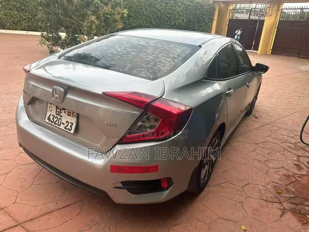 Honda Civic 2019 Gray · Photo 1