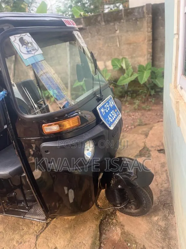 Bajaj RE 2025 Black · Photo 1