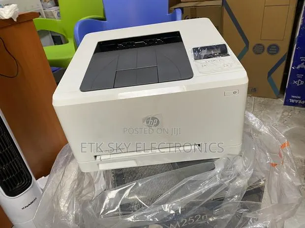 Imposing HP Laserjet Pro M252n Color Laserjet Printer · Photo 1