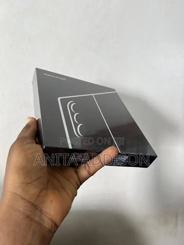 New Samsung Galaxy Z Fold7 256 GB Blue · Photo 1