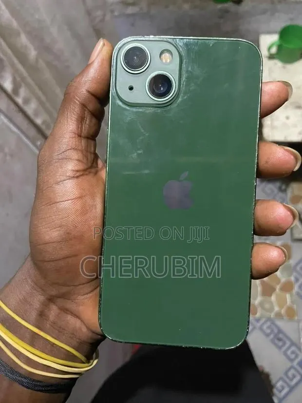 Apple iPhone 13 128 GB Green · Photo 1