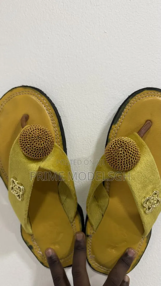 Ahenema Slippers · Photo 1