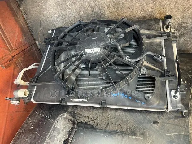 Hyundai Sonata 2011 2012 2013 2014 Complete Radiator (Water Tank) · Photo 1
