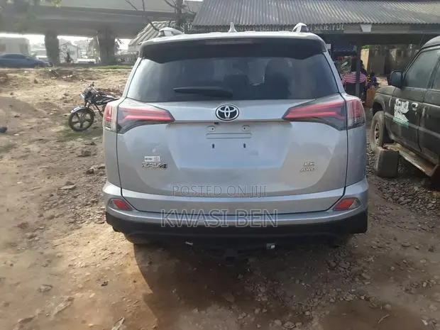 Toyota RAV4 2017 Gray · Photo 1