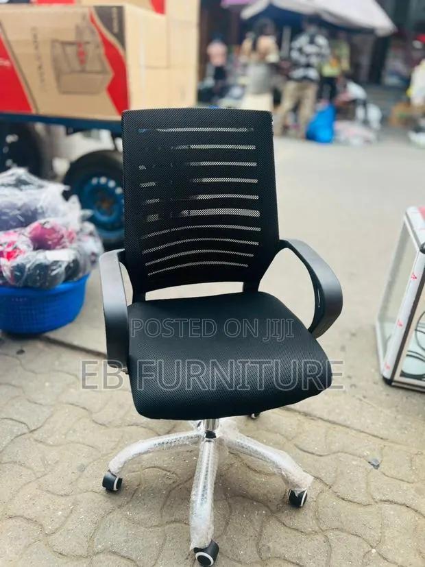 Adjustable Swivel Chair · Photo 1
