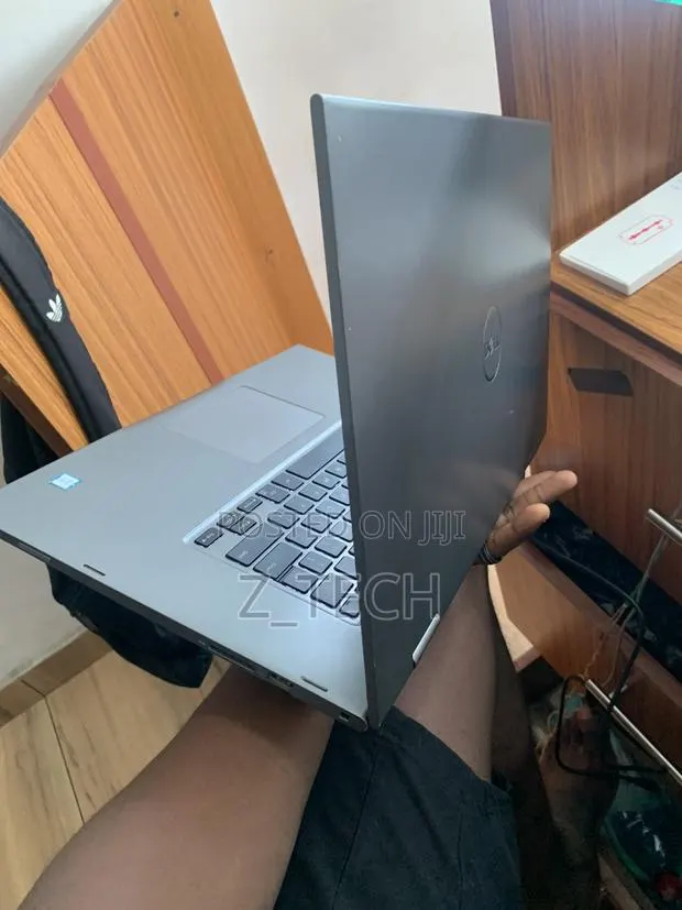 Laptop Dell Inspiron 15 5540 8GB Intel Core i7 SSD 500GB · Photo 1
