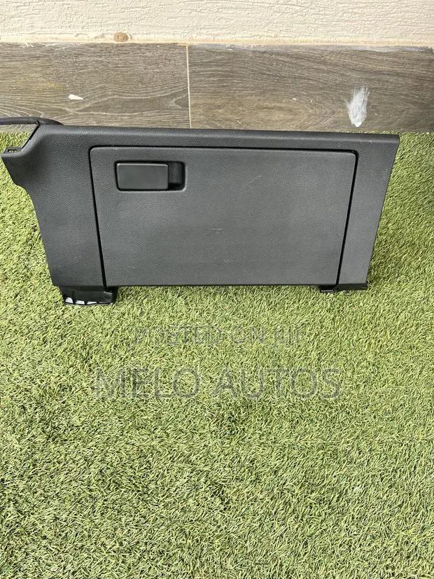 Honda Civic Dashboard Glovbox Compartment 2022-2026 · Photo 1