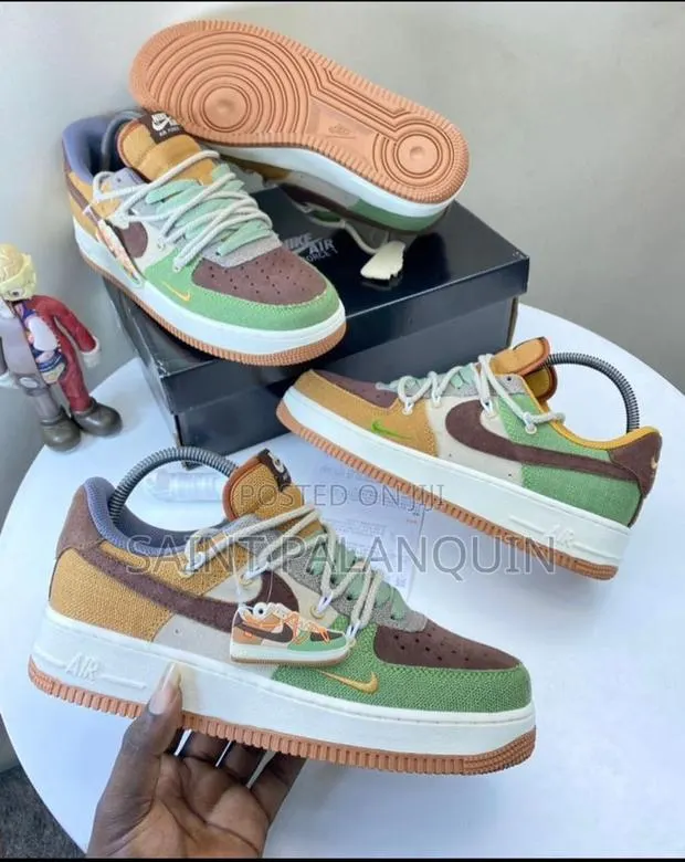Nike Air Force Sneaker · Photo 1