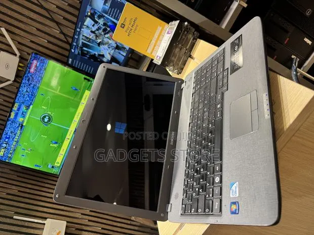Laptop Samsung 4GB Intel HDD 750GB · Photo 1