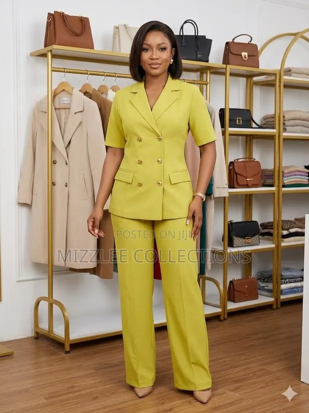 Quality Short Sleeve Suit for Ladies · Photo 1