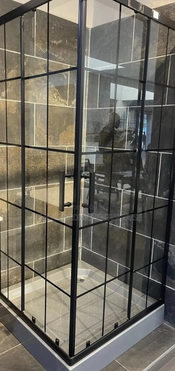 Glass Bathtub Cubicle · Photo 1