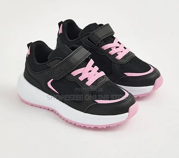 UK Girls Trainers / Girls Sports Trainers / PE Shoes · Photo 1