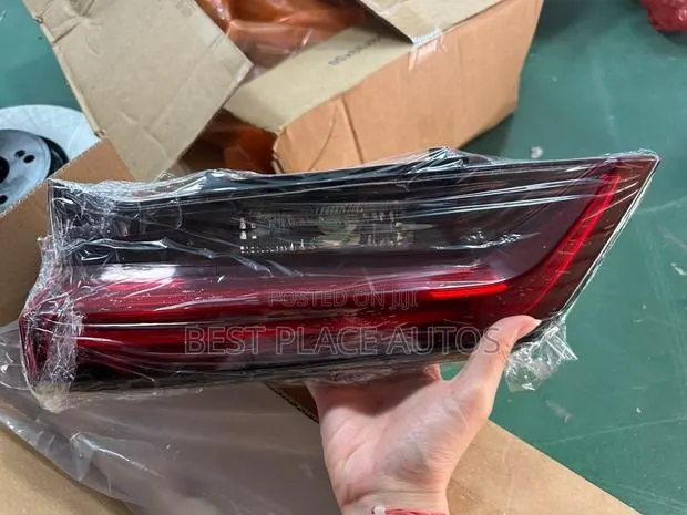 Honda CRV 2023 2024 2025 Booth Light · Photo 1