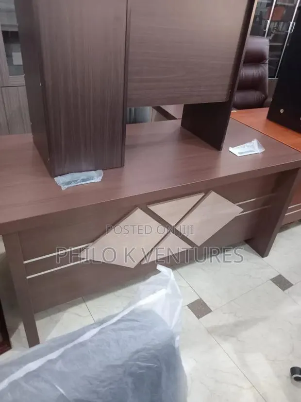 Industrial Executive Table for Sale · Photo 1