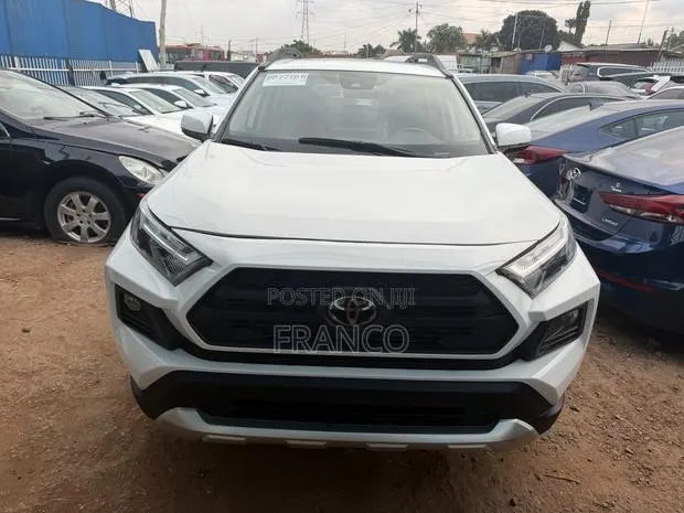 Toyota RAV4 Adventure AWD 2024 White · Photo 1