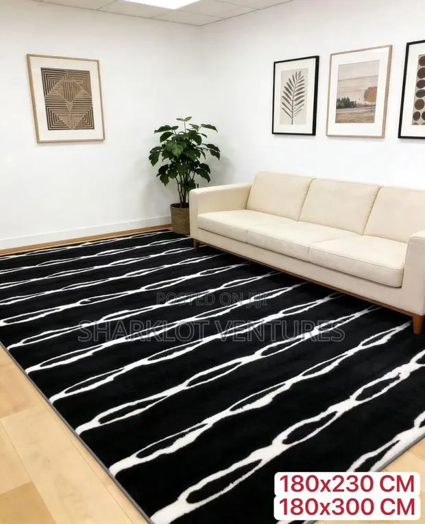 Luxury Multi-Coloured Centre Carpet · Photo 1