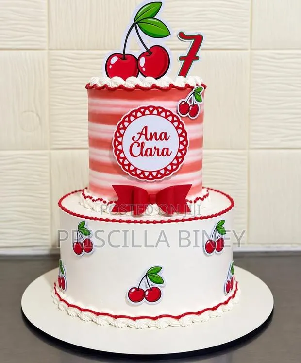 Delicious Vanilla and Strawberry Cake · Photo 1
