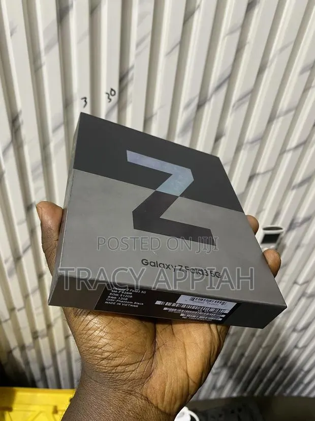 New Samsung Galaxy Z Fold3 5G 256 GB Black · Photo 1