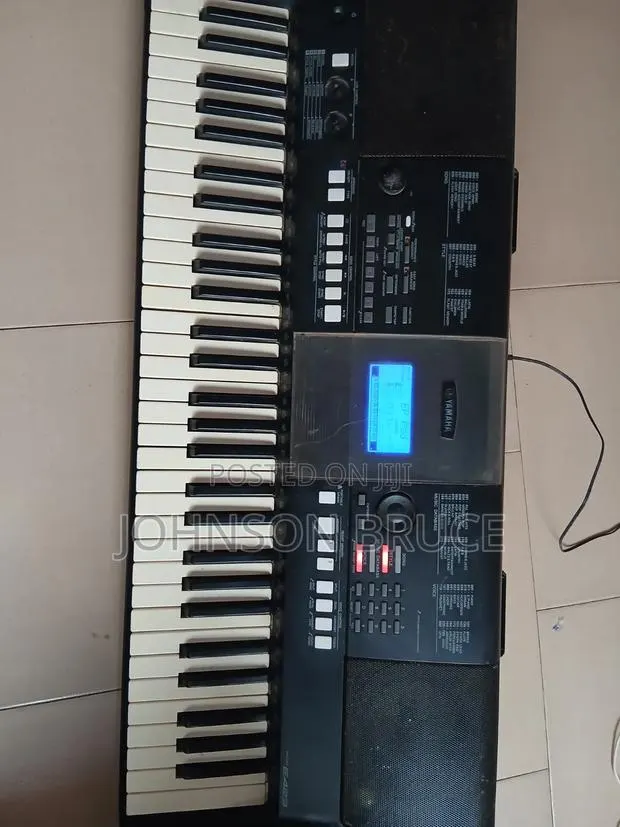 Yamaha PSR E423 · Photo 1