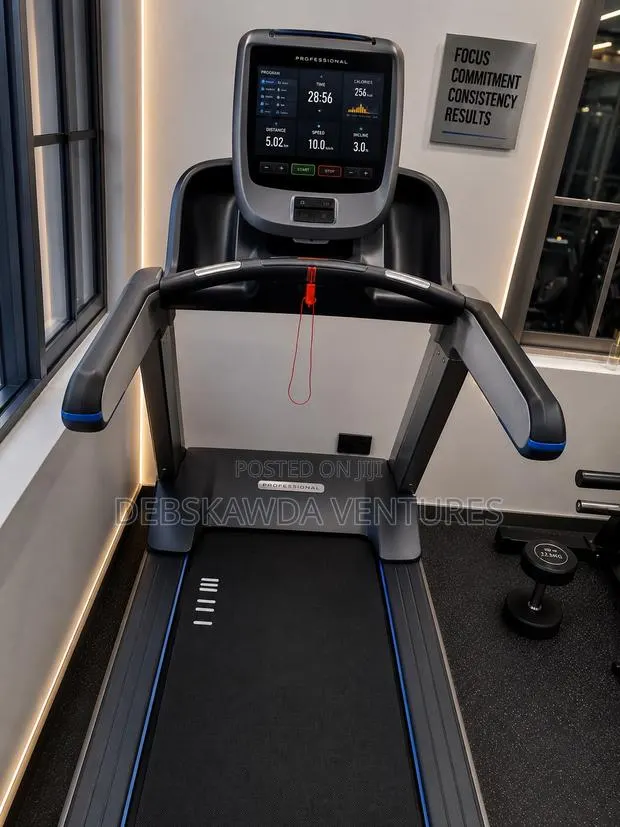 Maxxus Commercial Treadmill · Photo 1