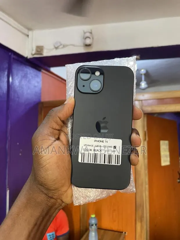 New Apple iPhone 15 128 GB Black · Photo 1