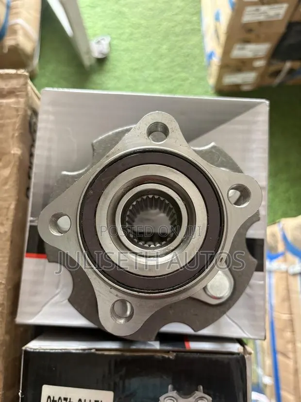 Toyota RAV4, Lexus NX300h/NX350h Rear/Back Wheel Hub · Photo 1