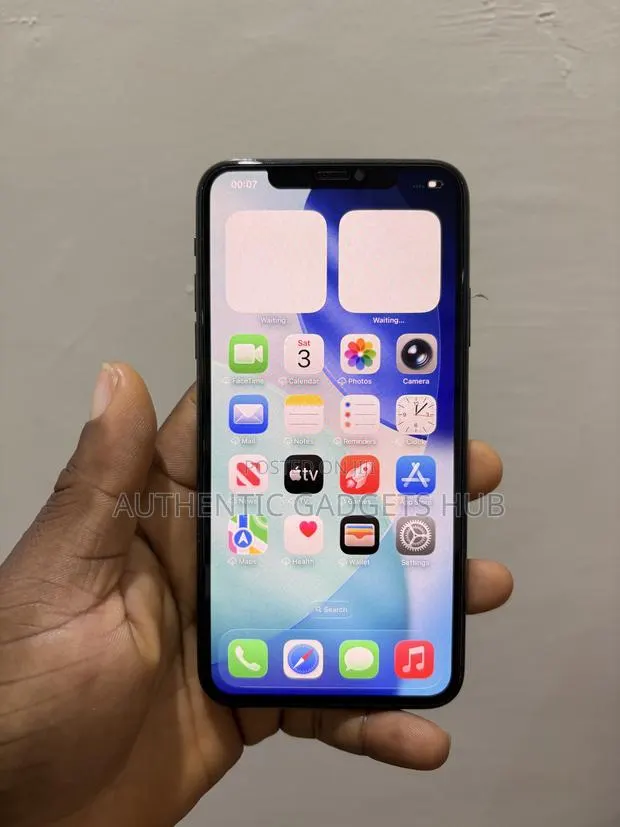Apple iPhone 11 Pro Max 64 GB Black · Photo 1