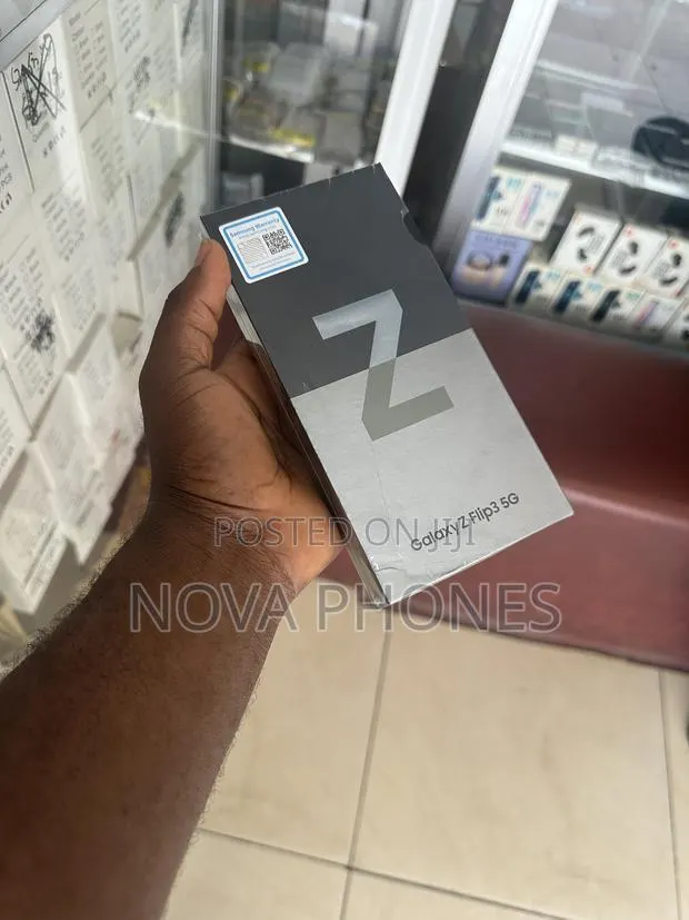 New Samsung Galaxy Z Flip 3 256 GB Silver · Photo 1