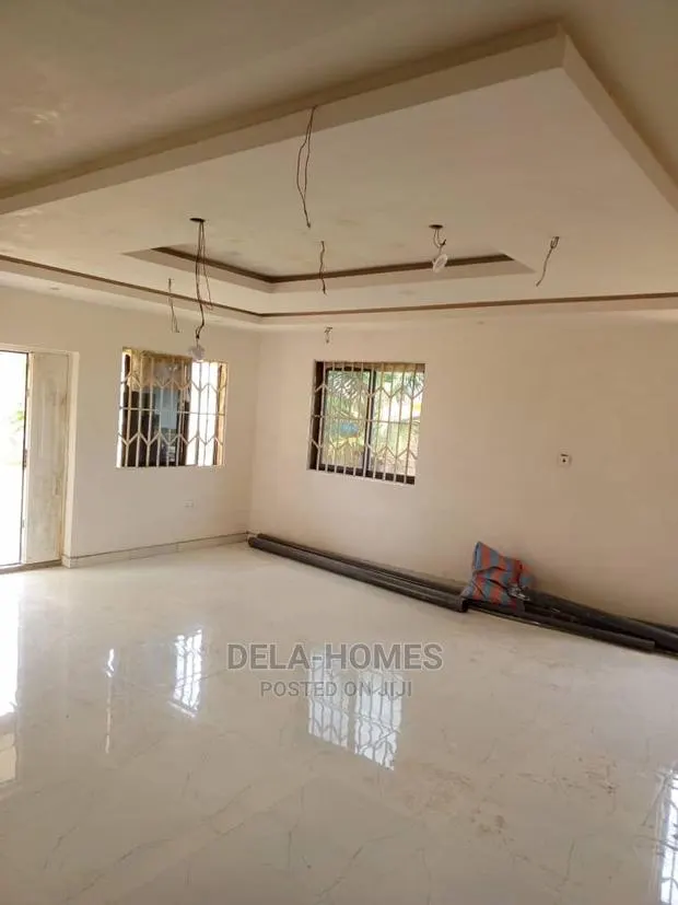 Five Bedrooom Self Compound for Rent at Adenta. · Photo 1