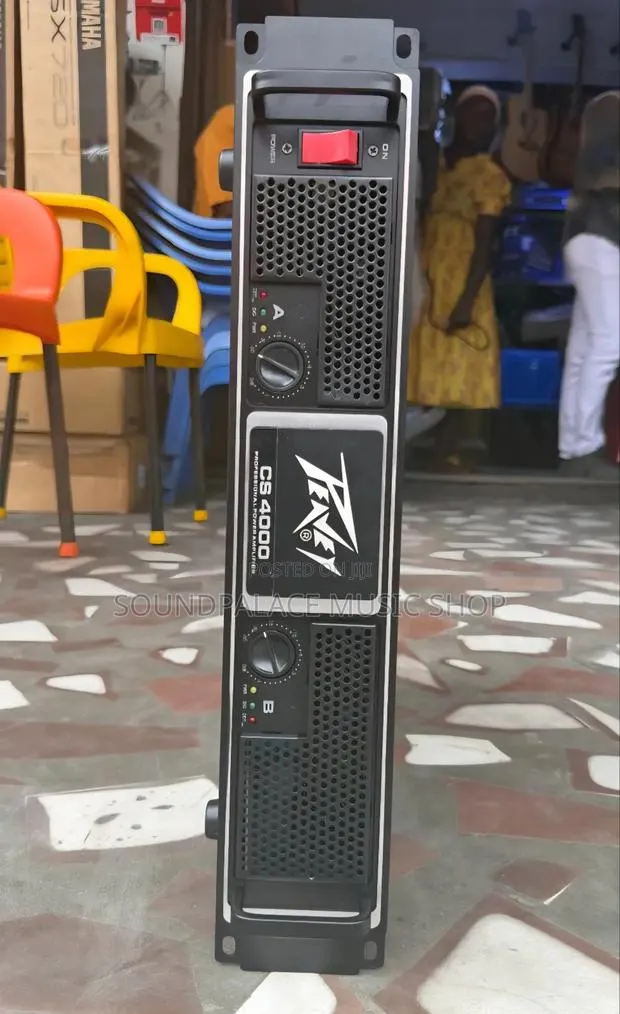Peavey CS 4000 Professional Stereo Power Amplifier · Photo 1
