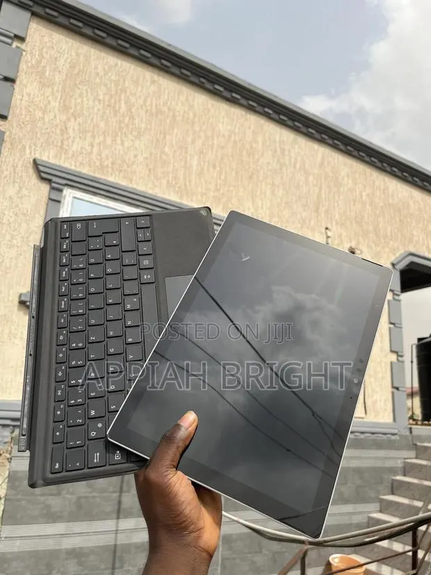 Laptop Microsoft Surface Pro 5 8GB Intel Core i5 SSD 256GB · Photo 1