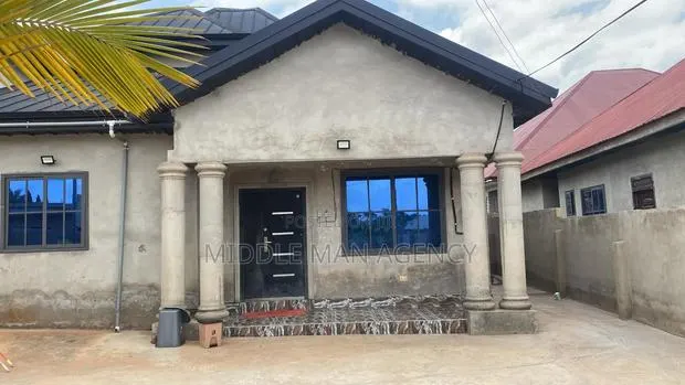 Furnished 4bdrm Apartment in Middle Man Agency, Kumasi Metropolitan · Photo 1