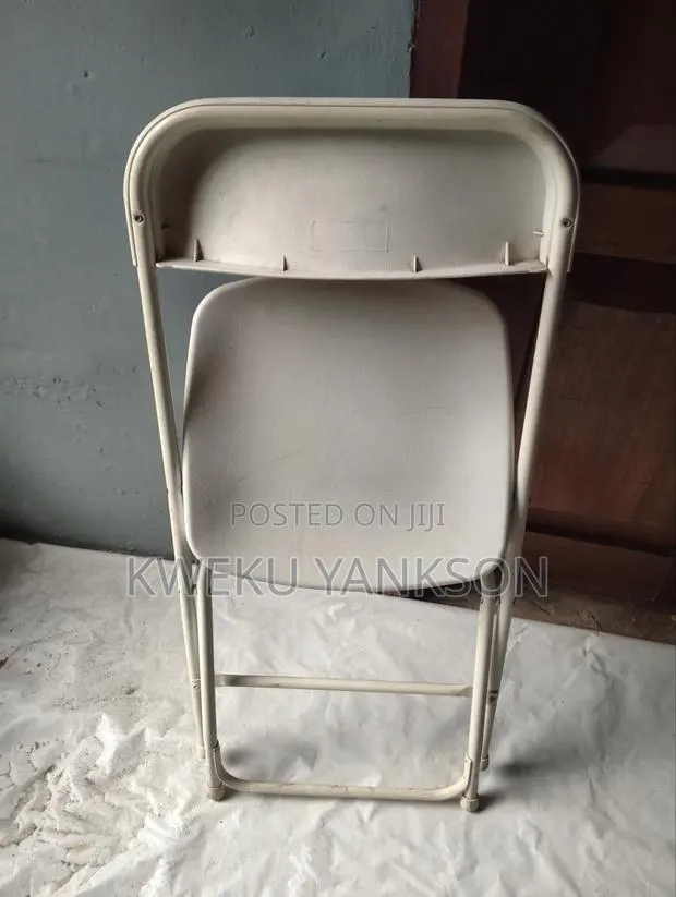 Foldable Plastic Chairs (6) · Photo 1