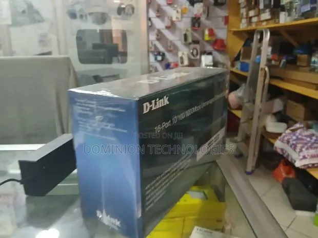 D - LINK 16 - PORT 10/100/1000Mbps · Photo 1