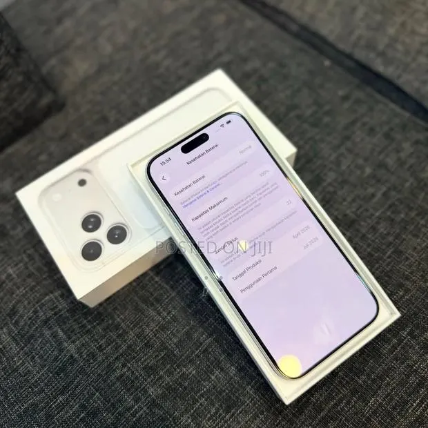 Apple iPhone 17 Pro Max 512 GB Silver · Photo 1