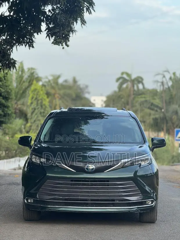 Toyota Sienna Limited 7-Passenger AWD 2021 Blue · Photo 1