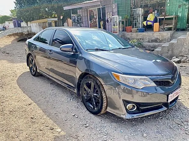 Toyota Camry L 4dr Sedan (2.5L 4cyl 6A) 2014 Black · Photo 1