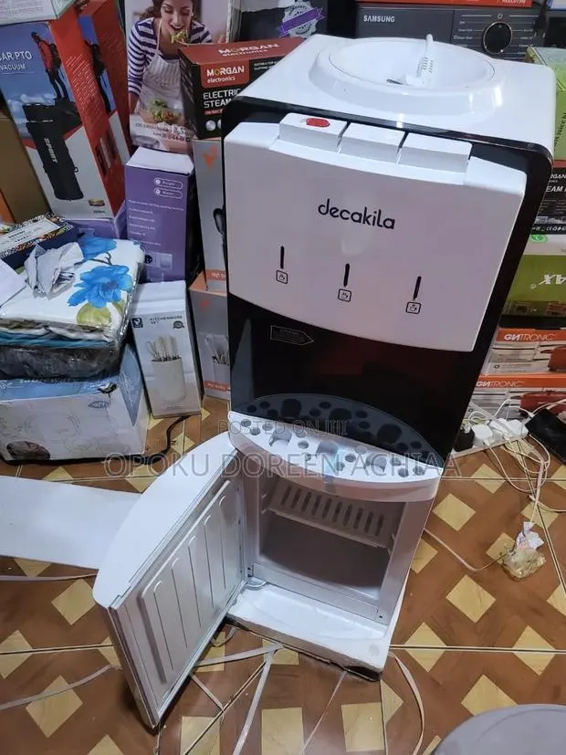 Hot and Cold Water Dispenser · Photo 1