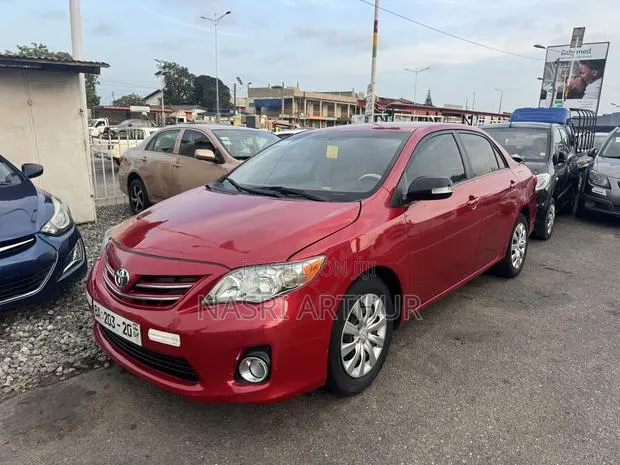 Toyota Corolla LE 4dr Sedan (1.8L 4cyl 4A) 2013 Red · Photo 1