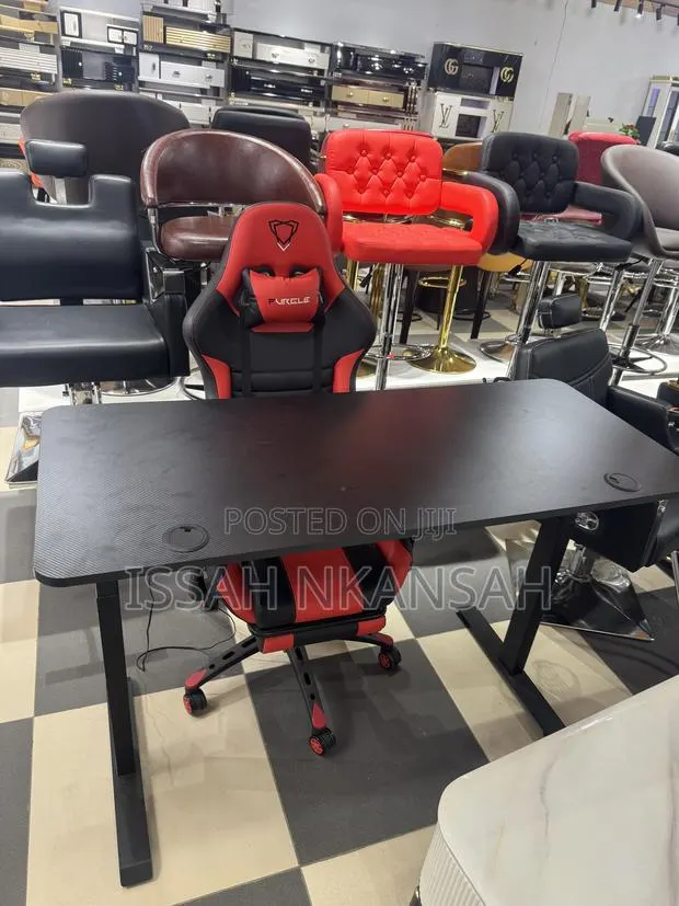 Games Chair and Table · Photo 1