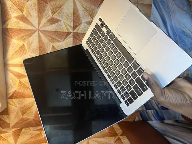 Laptop Apple MacBook Air 2011 8GB Intel Core I5 HDD 500GB · Photo 1