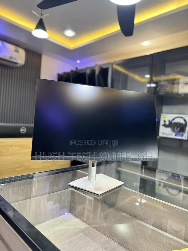 27’’ Dell Usb-C Ips Uhd Wide Display Available · Photo 1