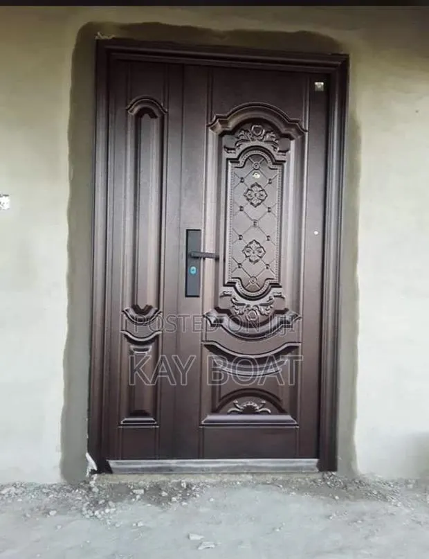 An Outside One-and-a-Half Door · Photo 1