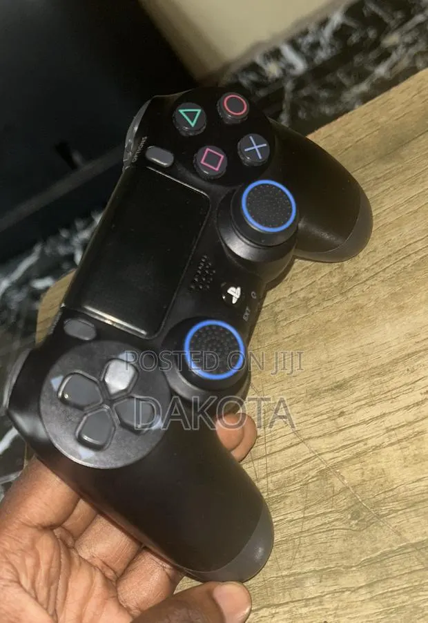 Ps4 Controller/ Gamepad With Free Thump Grips · Photo 3