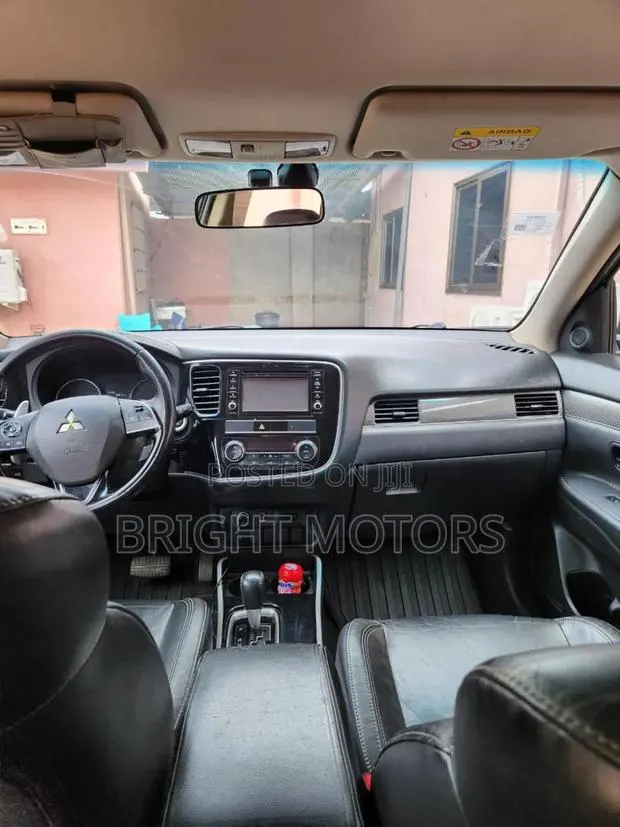 Mitsubishi Outlander LE FWD 2019 Burgundy · Photo 2