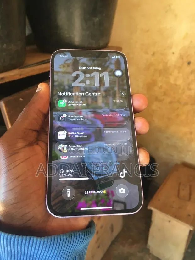 Apple iPhone 12 64 GB Purple · Photo 1